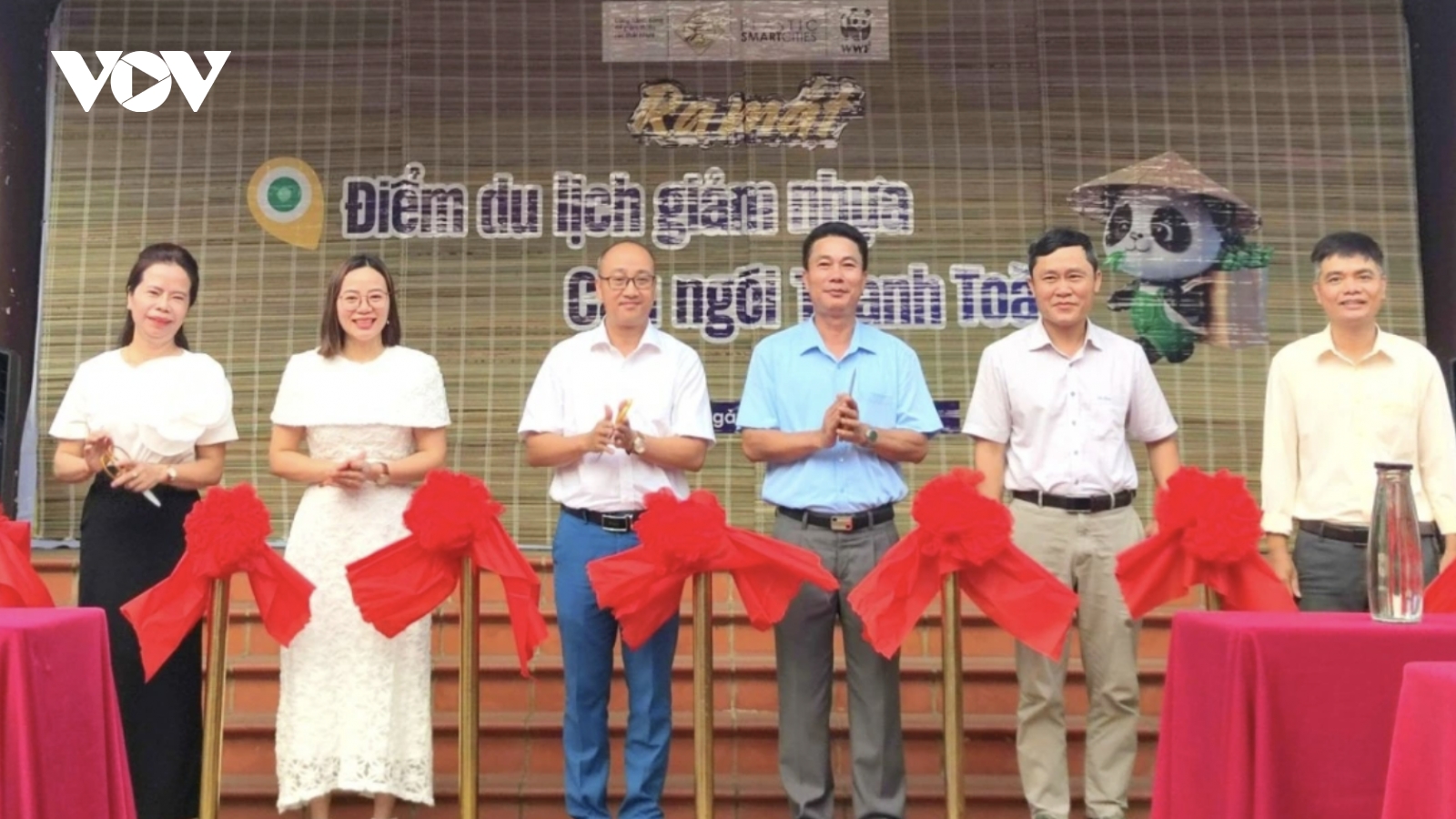 Thanh Toan bridge promotes green tourism in Hue with plastic-reducing initiative